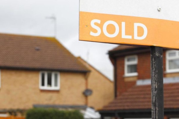 http://www.mirror.co.uk/money/online-estate-agents-how-save-6494199