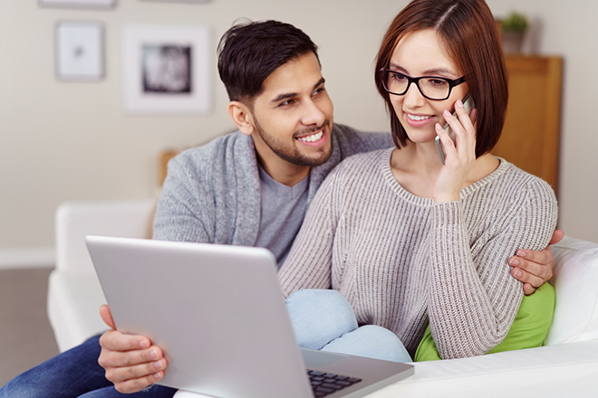 Calling husband. Call me husband. I miss my family. Девушка с подушкой занимается. Девушка с парнем вызвали доктора.